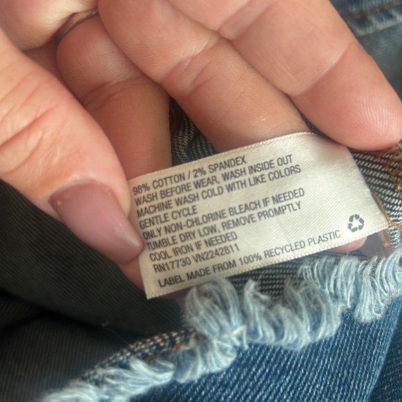 WILD FABLE Women’s Cropped Raw Hem Button Front Jean Jacket - Picture 6 of 6